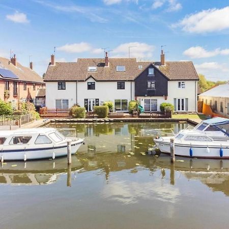 Cottage On The Quay Wroxham Esterno foto