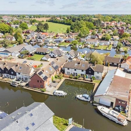 Cottage On The Quay Wroxham Esterno foto